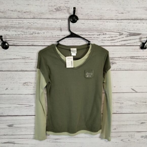 New Without tags. "No Brand" woman's shirt ( butterfly symbol) - Picture 1 of 8